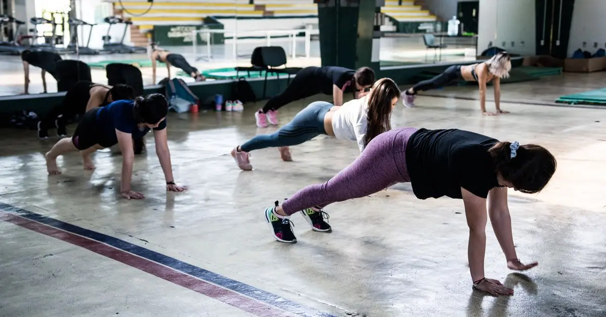 Cómo Combinar Ejercicios de Fuerza y Flexibilidad para un Bienestar Óptimo